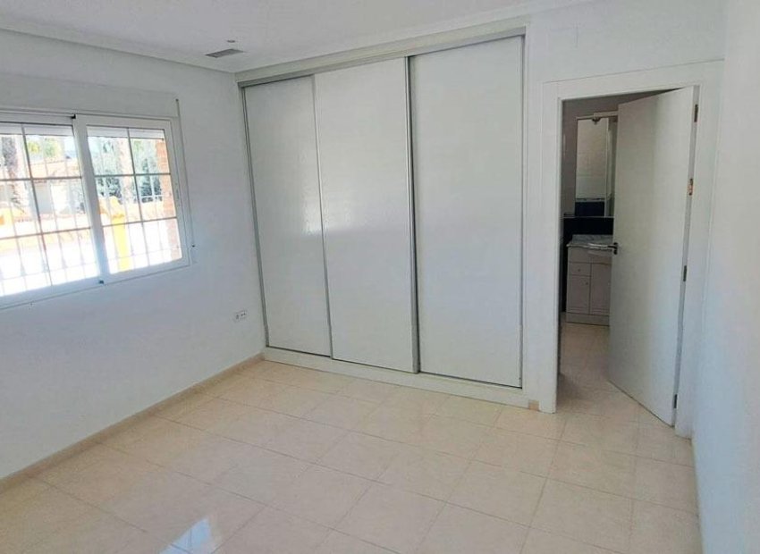 Resale - Villa - Catral