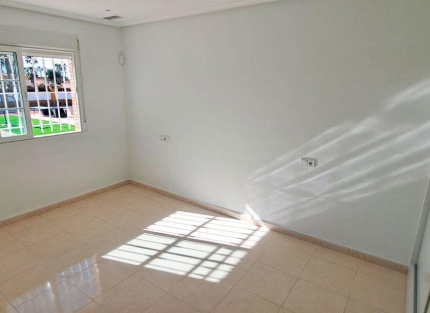 Resale - Villa - Catral