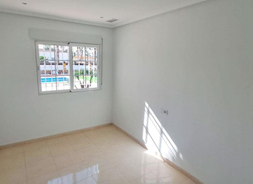 Resale - Villa - Catral