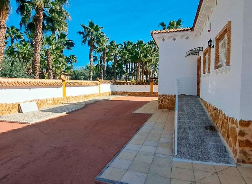Resale - Villa - Catral