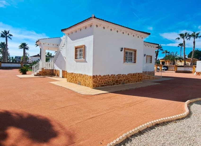 Resale - Villa - Catral