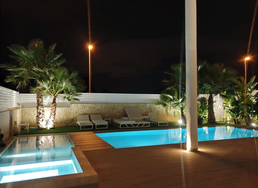 Resale - Villa de Lujo - San Fulgencio