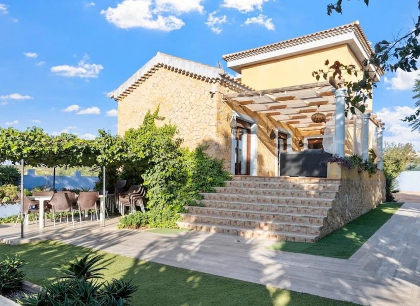 Resale - Villa de Lujo - Santa Pola