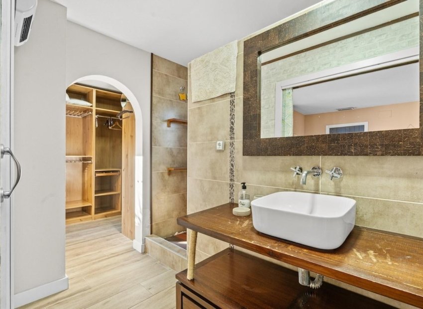 Resale - Villa de Lujo - Santa Pola