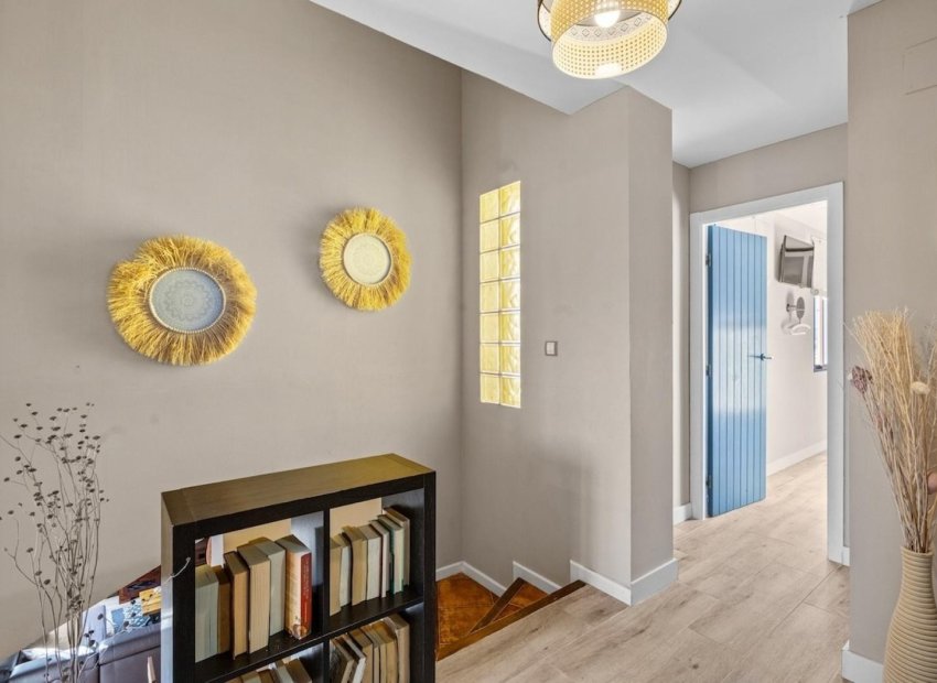 Resale - Villa de Lujo - Santa Pola