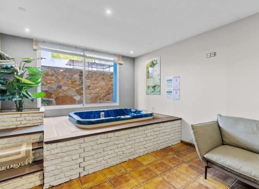 Resale - Villa de Lujo - Santa Pola