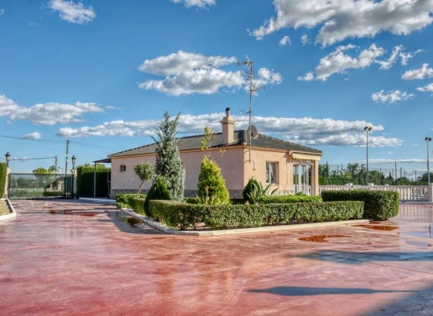 Resale - Villa - Elche