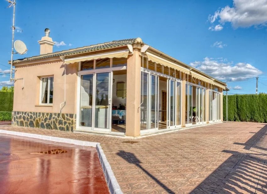 Resale - Villa - Elche