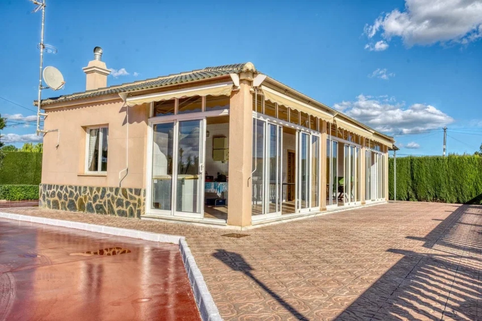 Resale - Villa - Elche