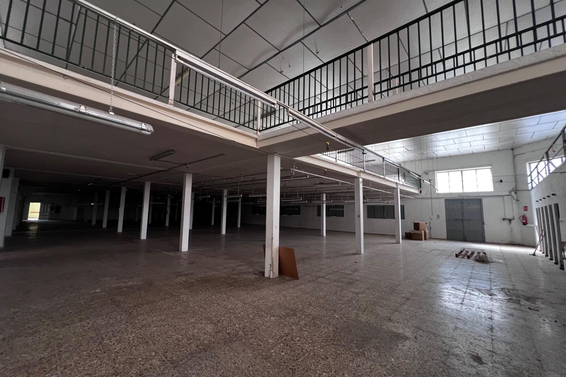 Reventa - Nave industrial - Albatera - Pueblo 11