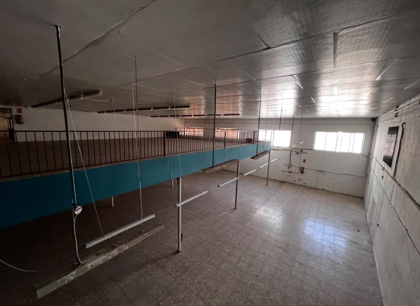 Reventa - Nave industrial - Albatera - Pueblo 11