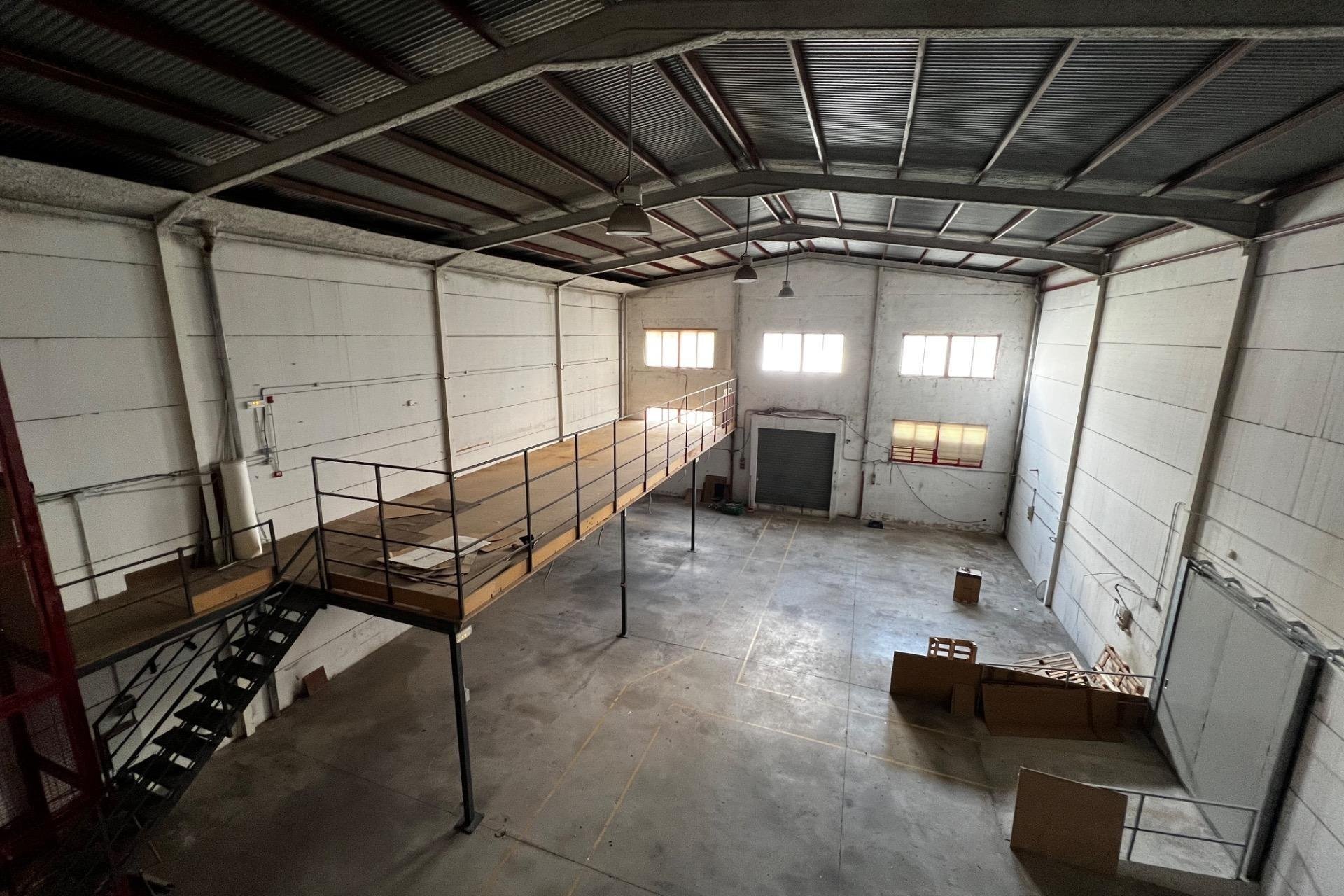 Reventa - Nave industrial - Elche Pedanías - Jubalcoi-Saladas