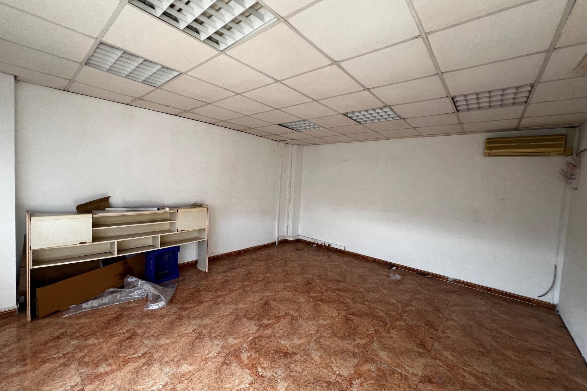 Reventa - Nave industrial - Elche Pedanías - Jubalcoi-Saladas