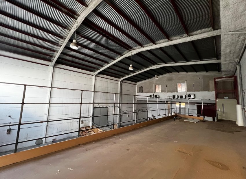 Reventa - Nave industrial - Elche Pedanías - Jubalcoi-Saladas