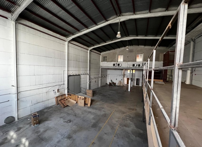 Reventa - Nave industrial - Elche Pedanías - Jubalcoi-Saladas