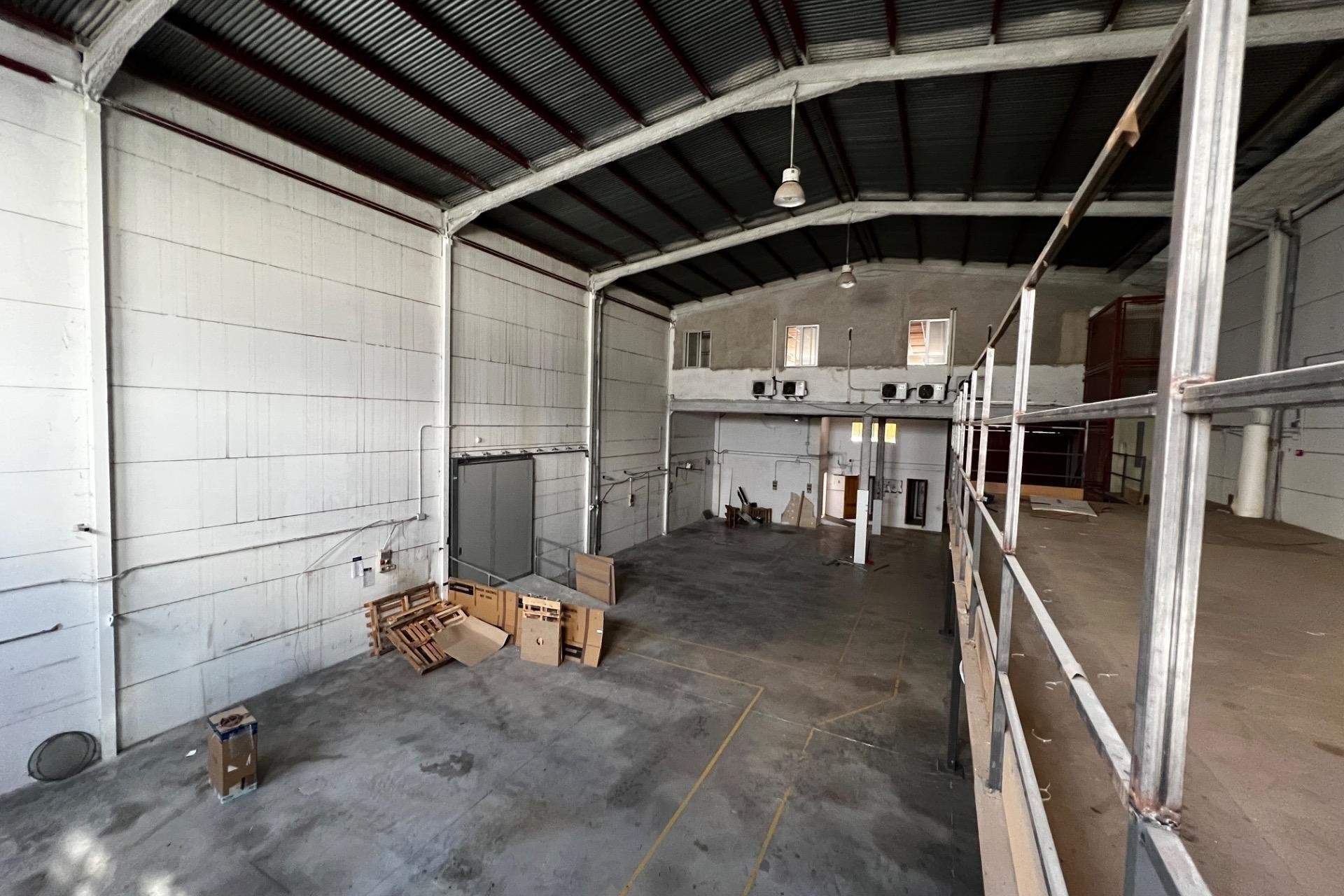 Reventa - Nave industrial - Elche Pedanías - Jubalcoi-Saladas