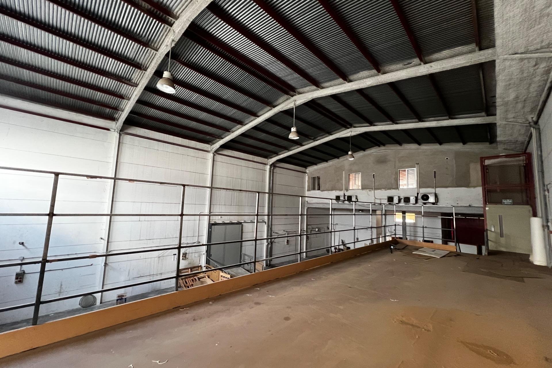 Reventa - Nave industrial - Elche Pedanías - Jubalcoi-Saladas