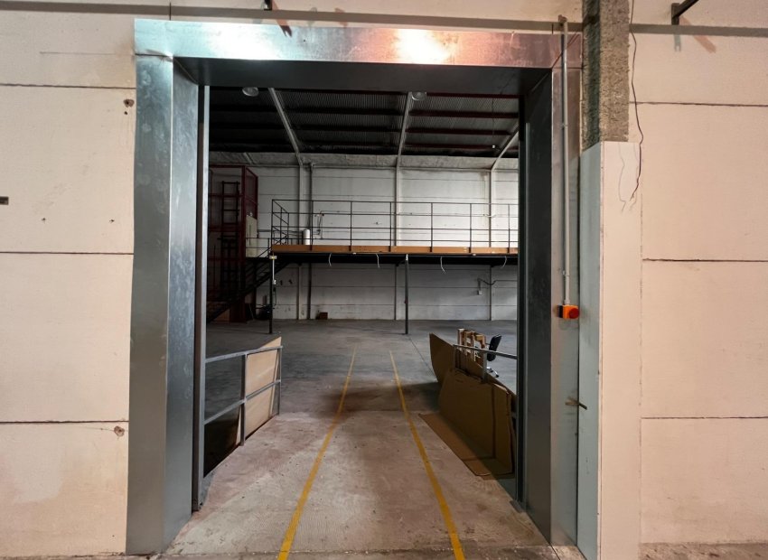 Reventa - Nave industrial - Elche Pedanías - Jubalcoi-Saladas