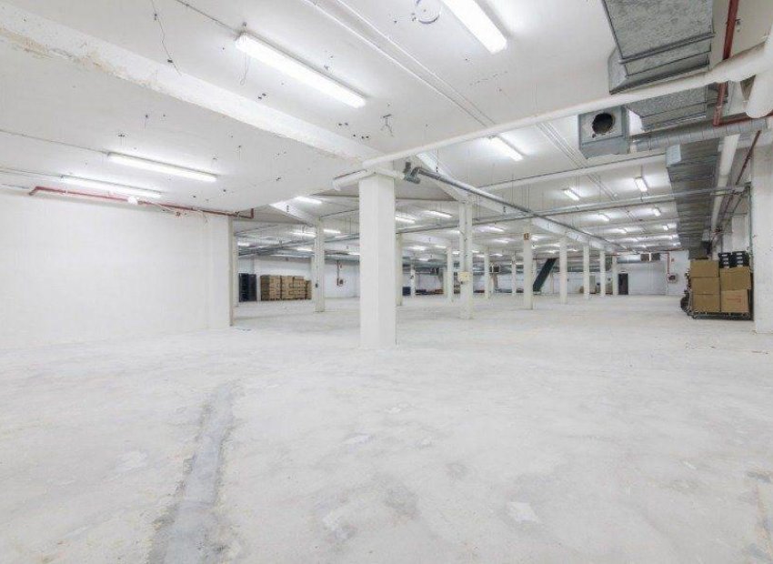 Reventa - Nave industrial - Elche Pedanías - Jubalcoi-Saladas