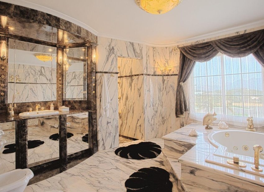 Reventa - Villa de Lujo - La Nucía - Coloma