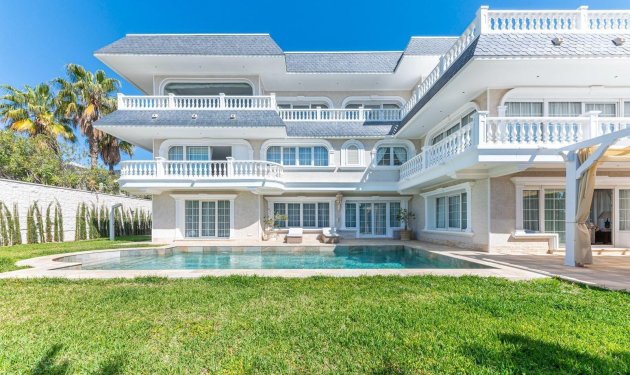 Villa de Lujo - Resale - San Juan Playa -
                san Juan playa