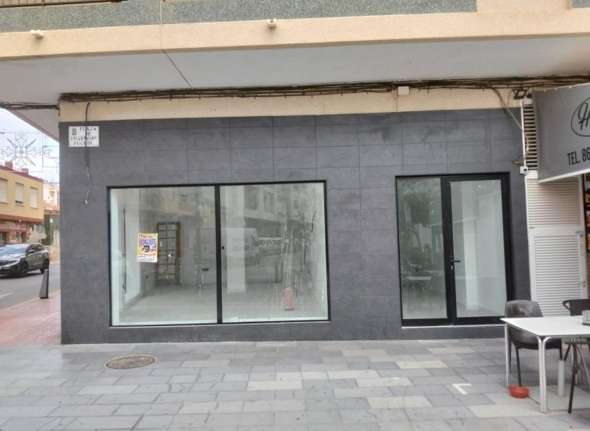 Wynajem długoterminowy - Local comercial - Torrevieja - La Mata