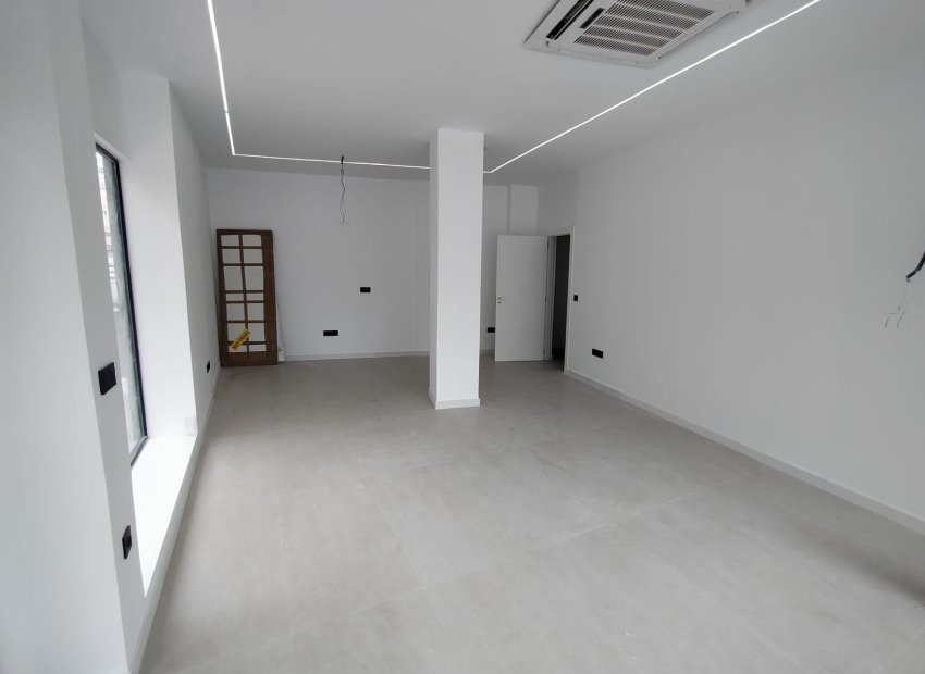 Wynajem długoterminowy - Local comercial - Torrevieja - La Mata