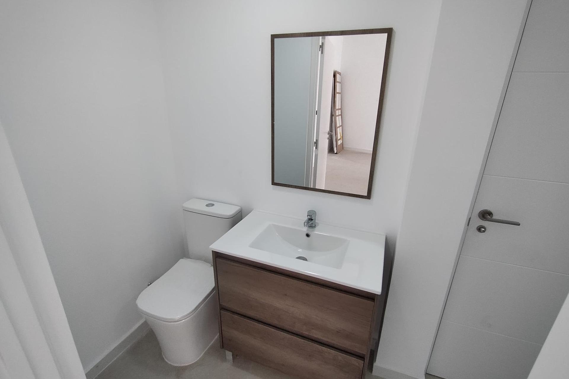 Wynajem długoterminowy - Local comercial - Torrevieja - La Mata