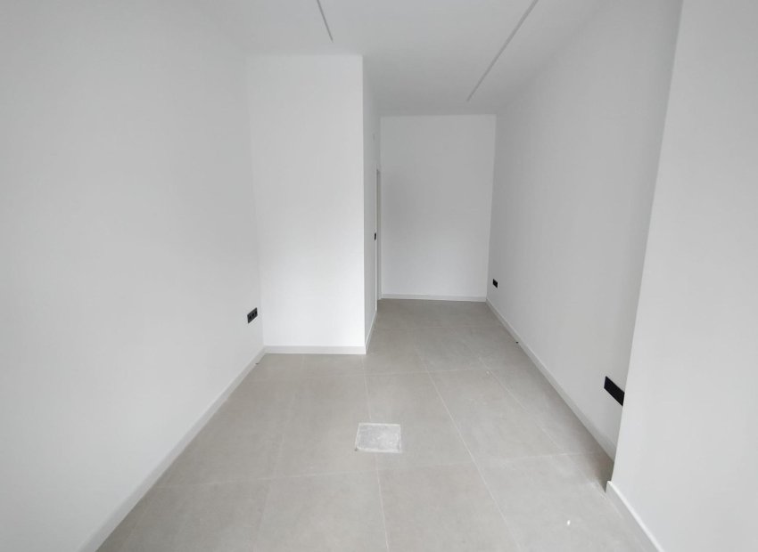 Wynajem długoterminowy - Local comercial - Torrevieja - La Mata