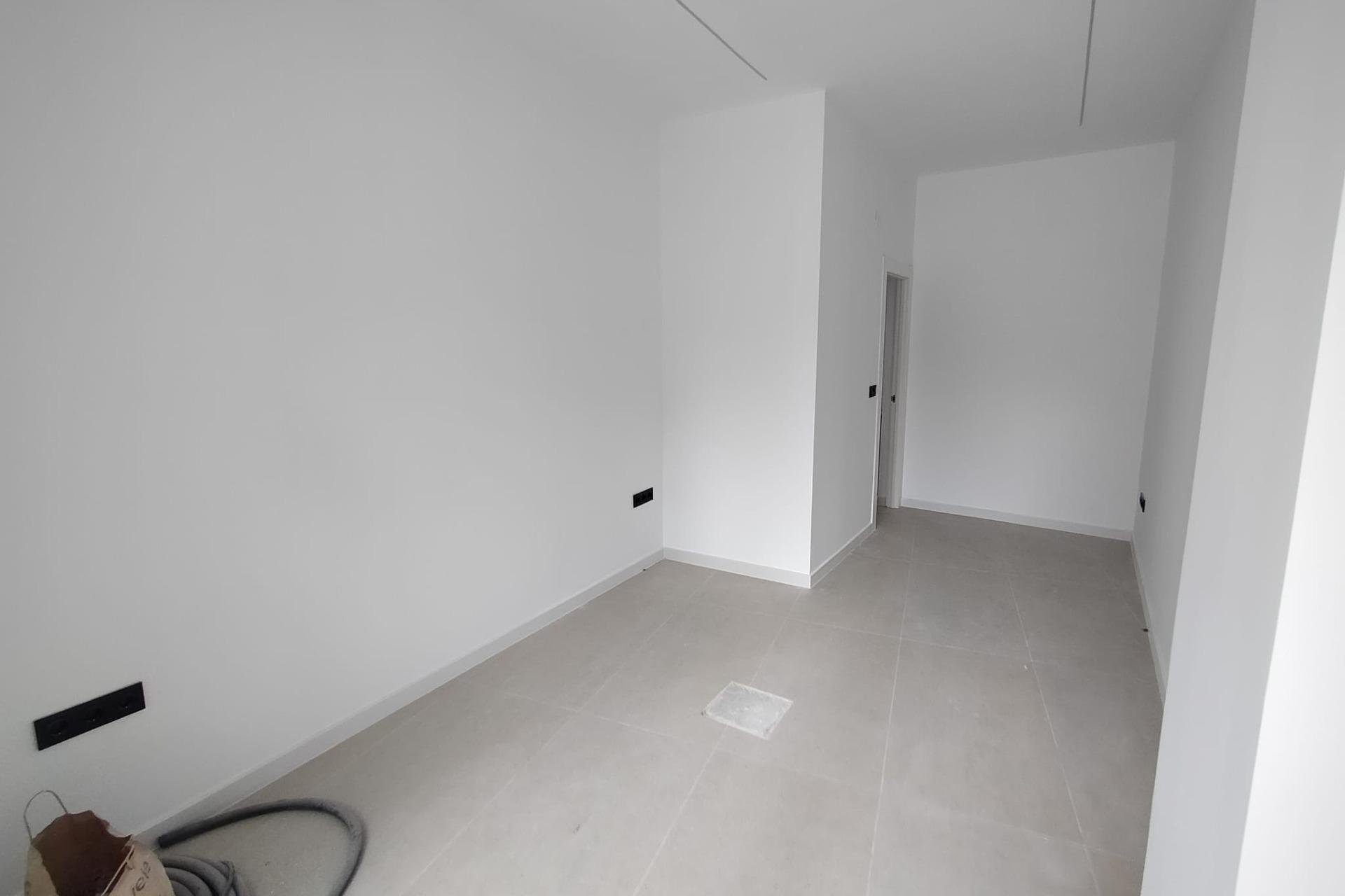 Wynajem długoterminowy - Local comercial - Torrevieja - La Mata