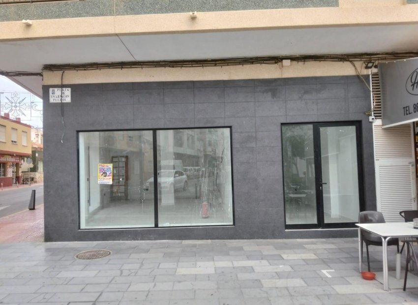 Wynajem długoterminowy - Local comercial - Torrevieja - La Mata