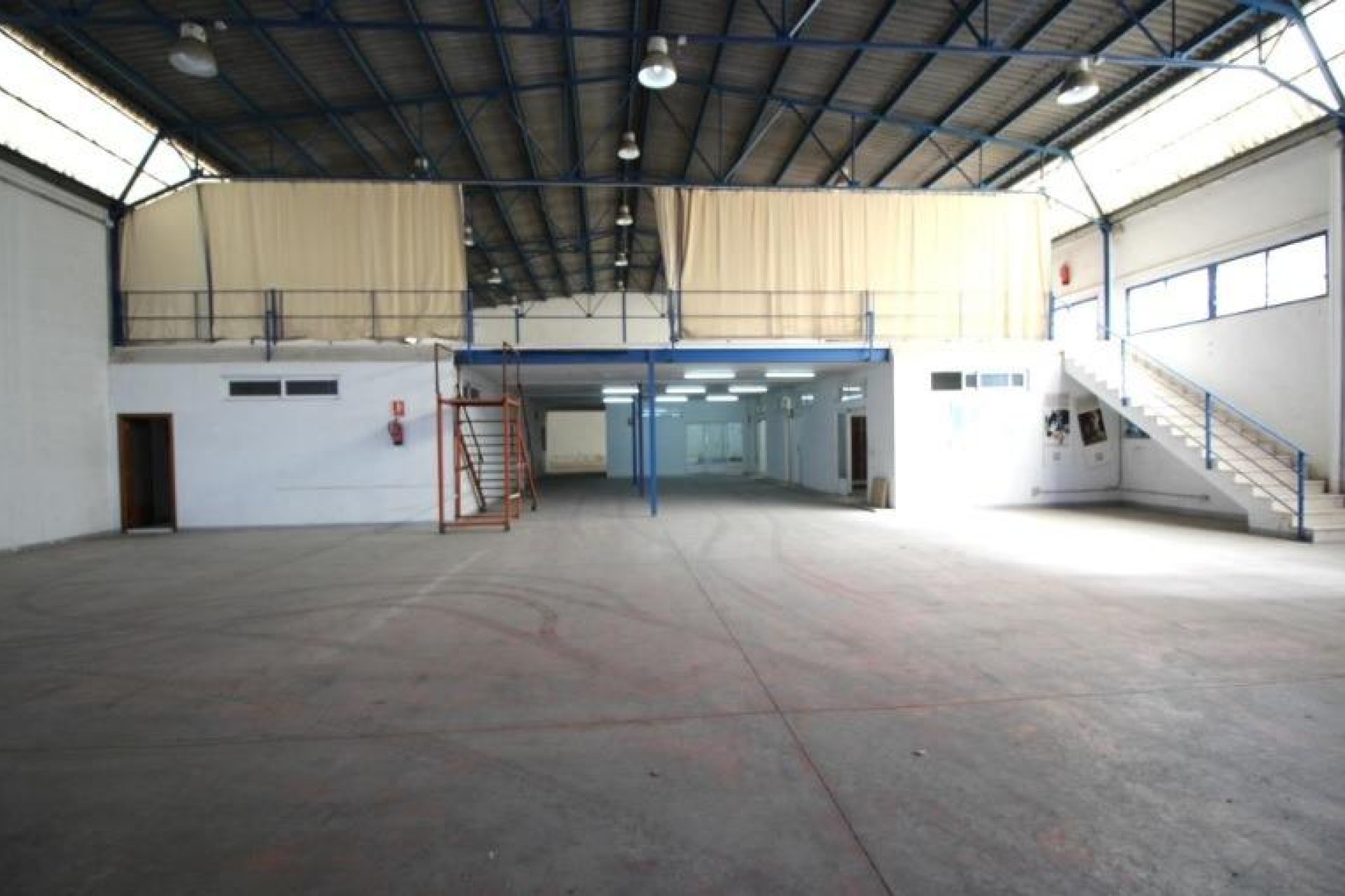 Wynajem długoterminowy - Nave industrial - Alicante - Pla de la vallonga