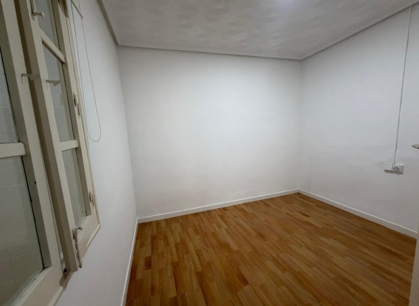 Wynajem długoterminowy - Piso - Elche - Reina Victoria-Miguel Hernández