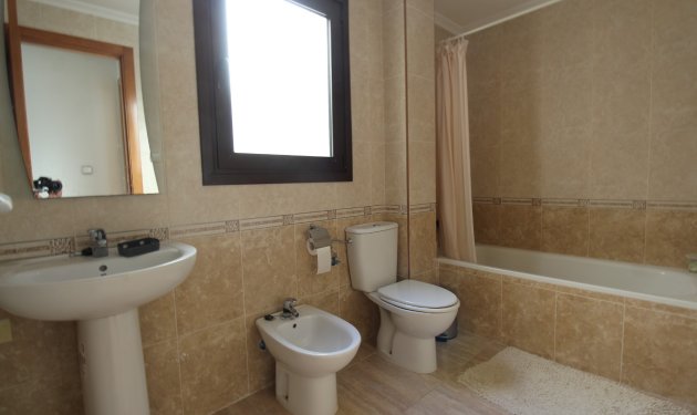 Resale - Apartament - Torrevieja - Pueblo