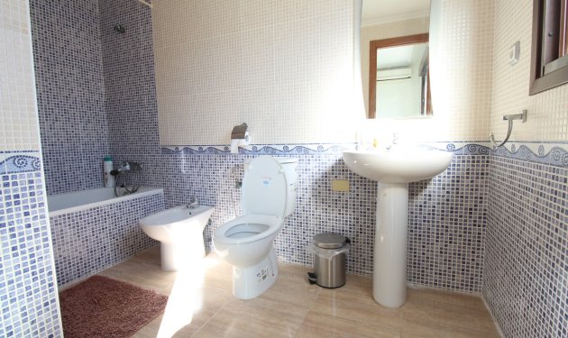 Resale - Apartament - Torrevieja - Pueblo