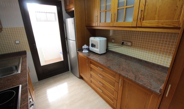 Resale - Apartament - Torrevieja - Pueblo