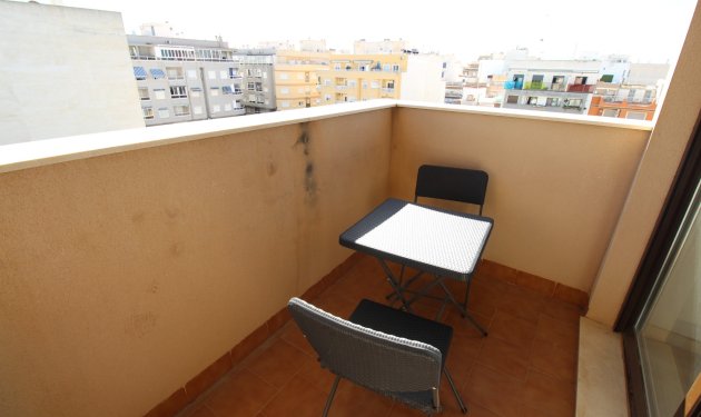 Resale - Apartament - Torrevieja - Pueblo