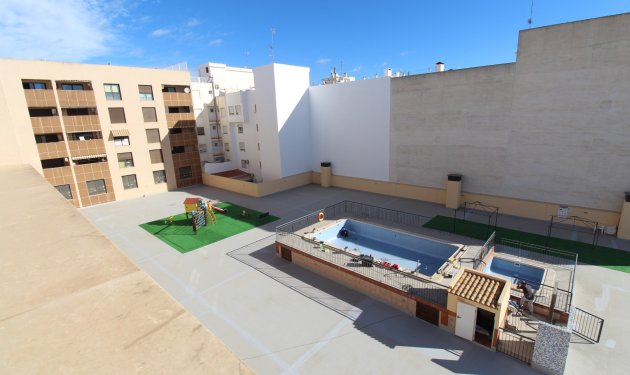 Resale - Apartament - Torrevieja - Pueblo