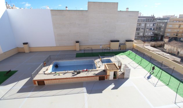 Resale - Apartament - Torrevieja - Pueblo