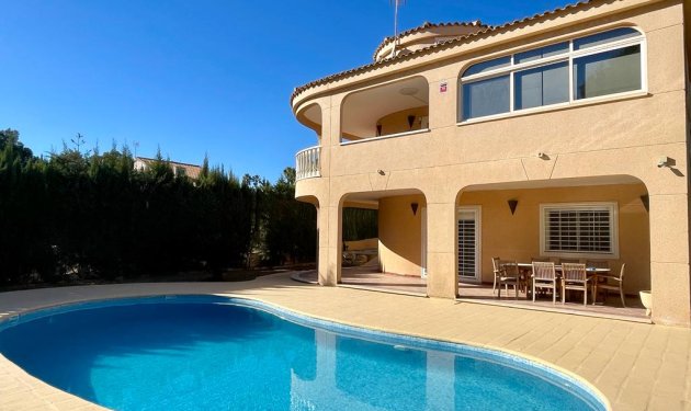 Resale - Villa - Torrevieja - Urbanización Los Balcones