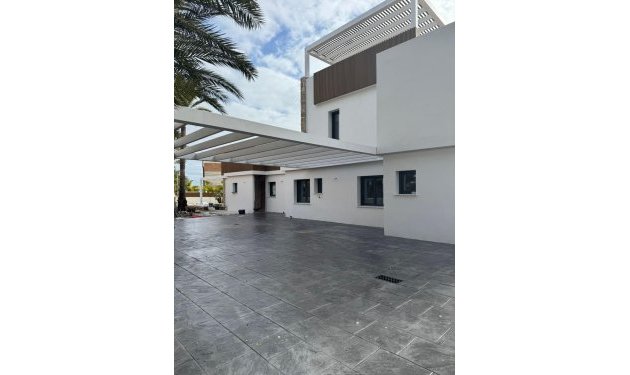 Resale - Villa - El Campello - Campello Playa
