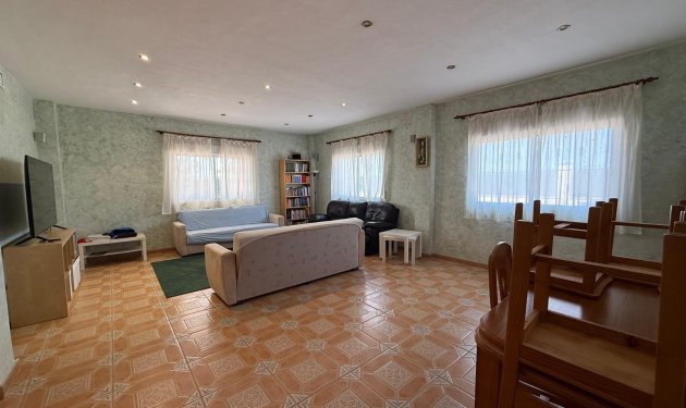 Odsprzedaż - Szalet - Albatera