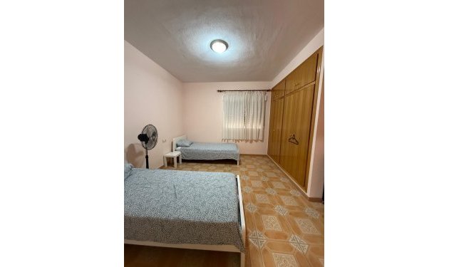 Odsprzedaż - Szalet - Albatera