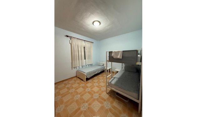 Odsprzedaż - Szalet - Albatera