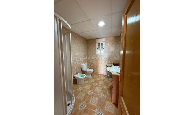 Odsprzedaż - Szalet - Albatera