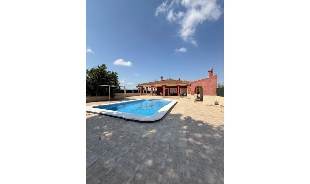 Odsprzedaż - Szalet - Albatera