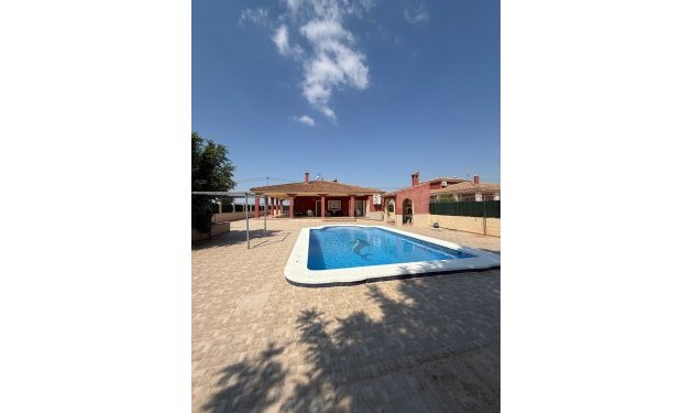 Odsprzedaż - Szalet - Albatera