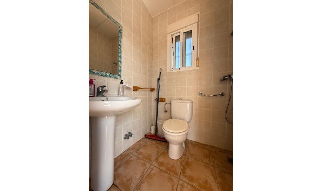 Odsprzedaż - Szalet - Albatera