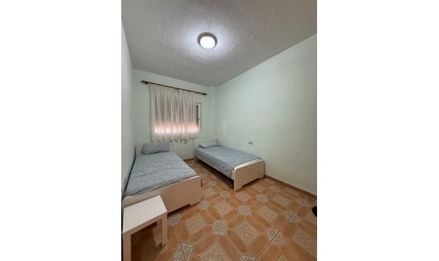 Odsprzedaż - Szalet - Albatera