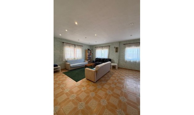 Odsprzedaż - Szalet - Albatera